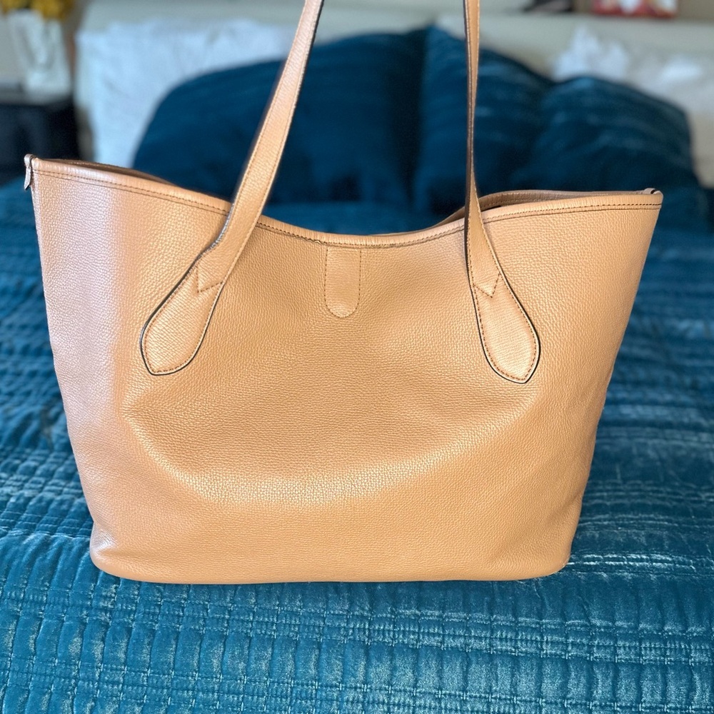 Burberry
Honeybrook Tote Leather Medium - Picture 5 of 13